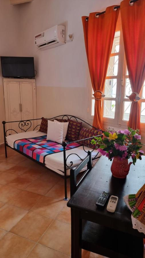 Chez Coumbis Bed & Breakfast Gorée Екстериор снимка