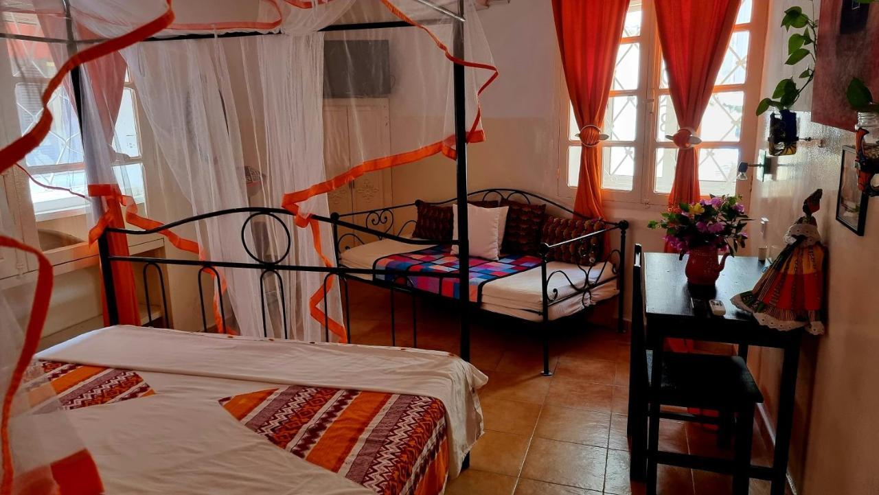 Chez Coumbis Bed & Breakfast Gorée Екстериор снимка