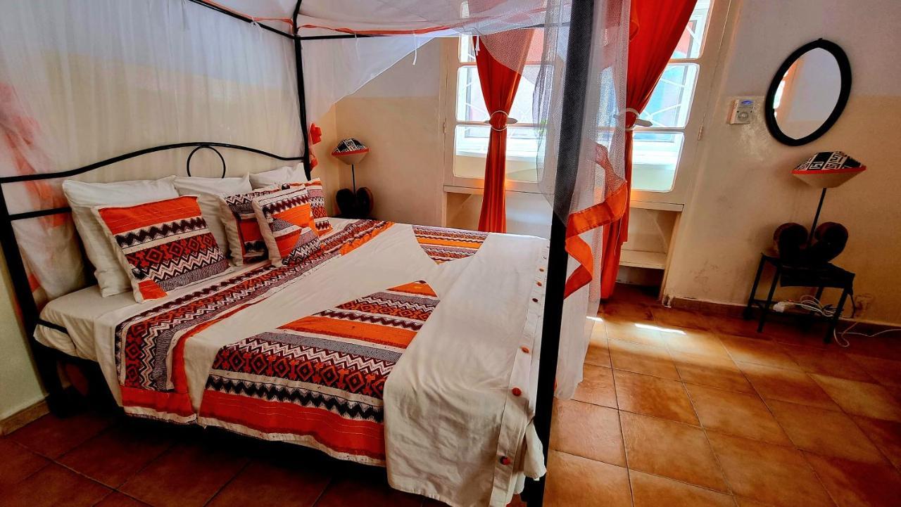 Chez Coumbis Bed & Breakfast Gorée Екстериор снимка