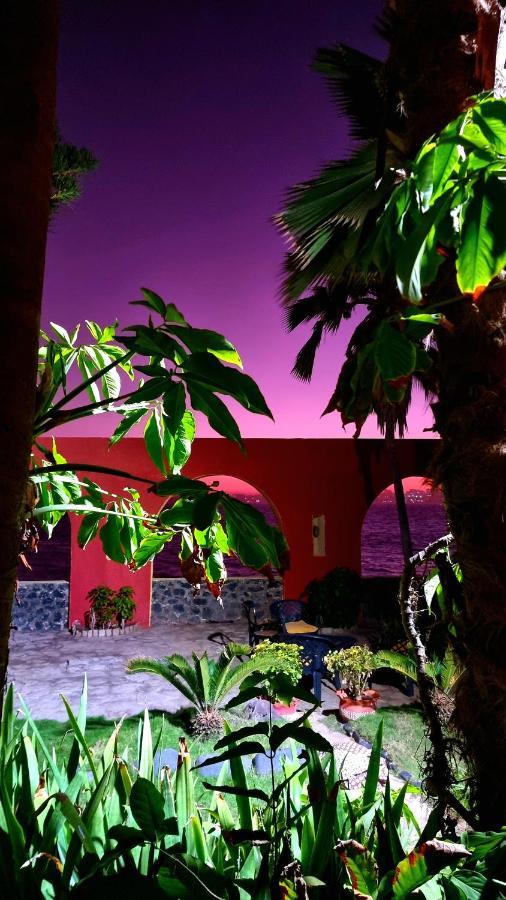 Chez Coumbis Bed & Breakfast Gorée Екстериор снимка