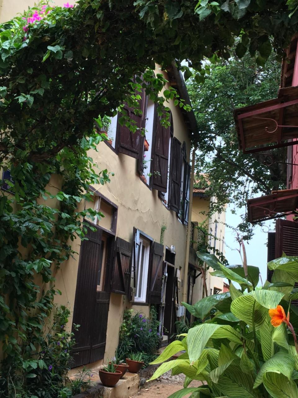 Chez Coumbis Bed & Breakfast Gorée Екстериор снимка